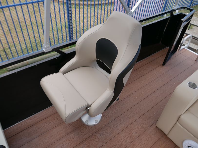 GR Platinum Series 1900 - Pontoon Boat GR Platinum Series 1900 - Pontoon Boat