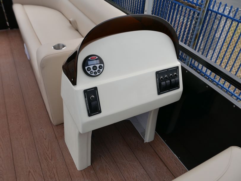 GR Platinum Series 1900 - Pontoon Boat GR Platinum Series 1900 - Pontoon Boat