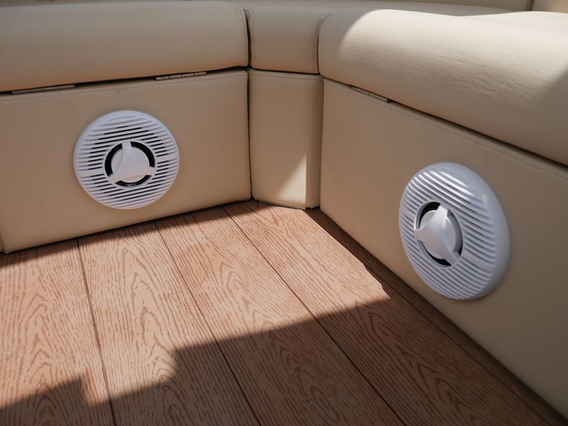 GR Platinum Series 1900 - Pontoon Boat GR Platinum Series 1900 - Pontoon Boat