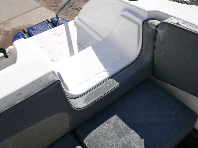 Revival 580 Fisherman - Cabin Boat Revival 580 Fisherman - Cabin Boat
