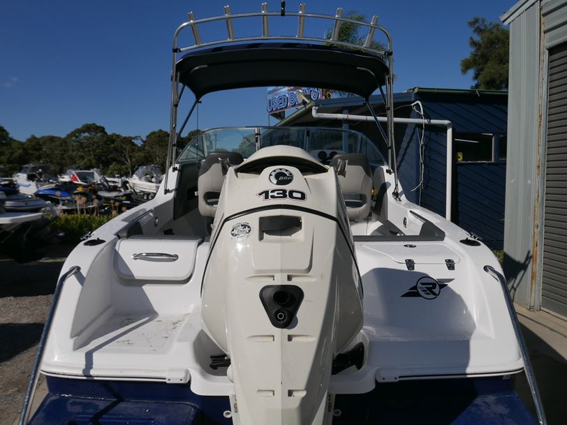 Revival 580 Fisherman - Cabin Boat Revival 580 Fisherman - Cabin Boat