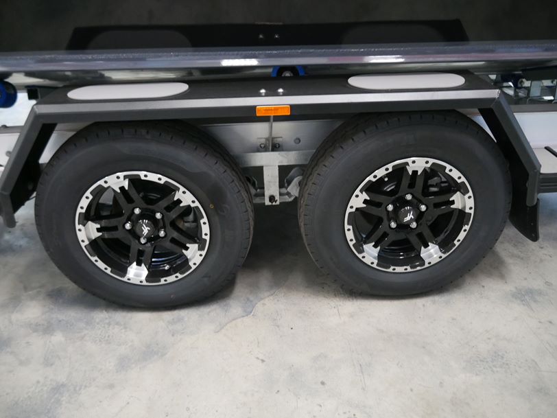 YELLOWFIN 7600 SOUTHERNER HARD TOP YELLOWFIN 7600 SOUTHERNER HARD TOP