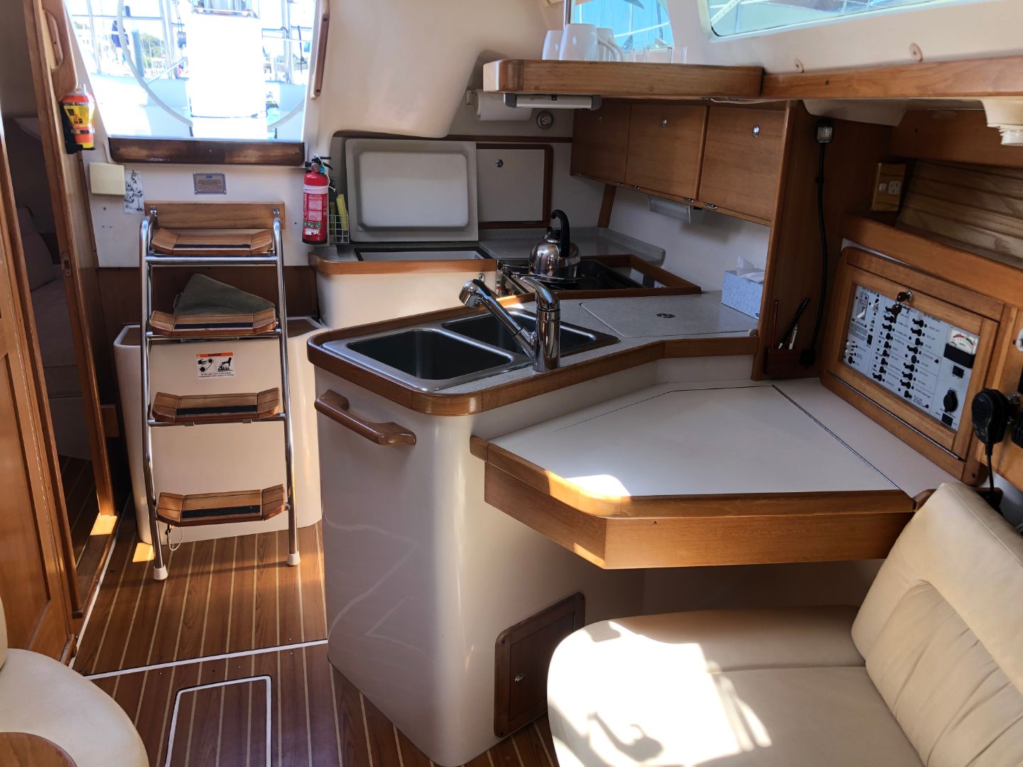 Catalina 320 | Sydney Marine Brokerage