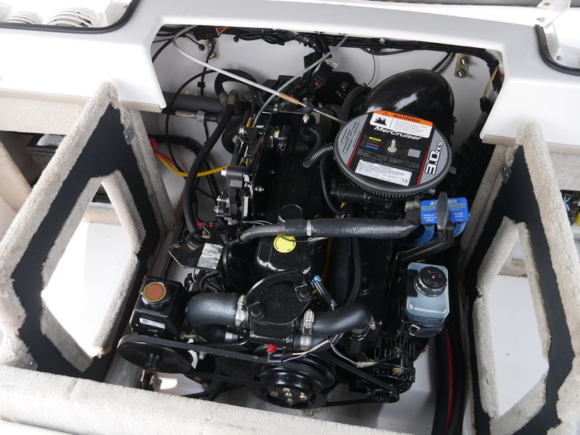 Four Winns H180LE Bow Rider Four Winns H180LE Bow Rider