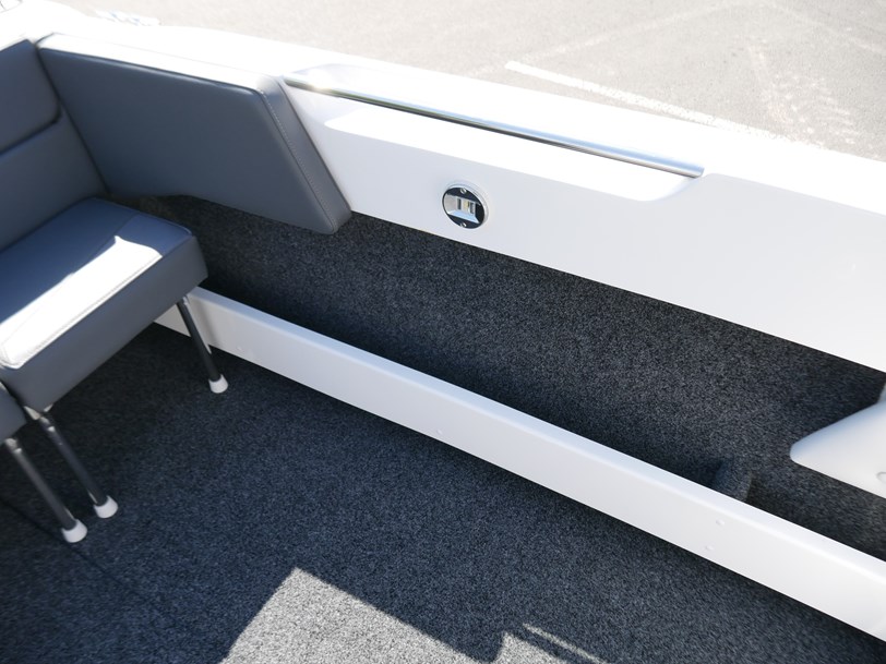 Revival 530 Offshore - Cabin Boat Revival 530 Offshore - Cabin Boat