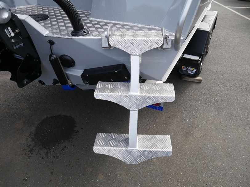 YELLOWFIN 7600 SOUTHERNER HARD TOP YELLOWFIN 7600 SOUTHERNER HARD TOP