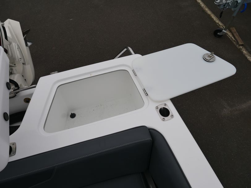 Revival 525 Offshore - Cuddy Cabin Revival 525 Offshore - Cuddy Cabin