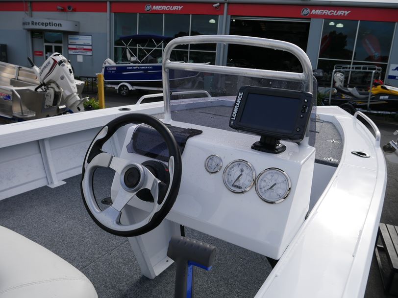 Quintrex 440 Explorer Trophy Side Console Quintrex 440 Explorer Trophy Side Console