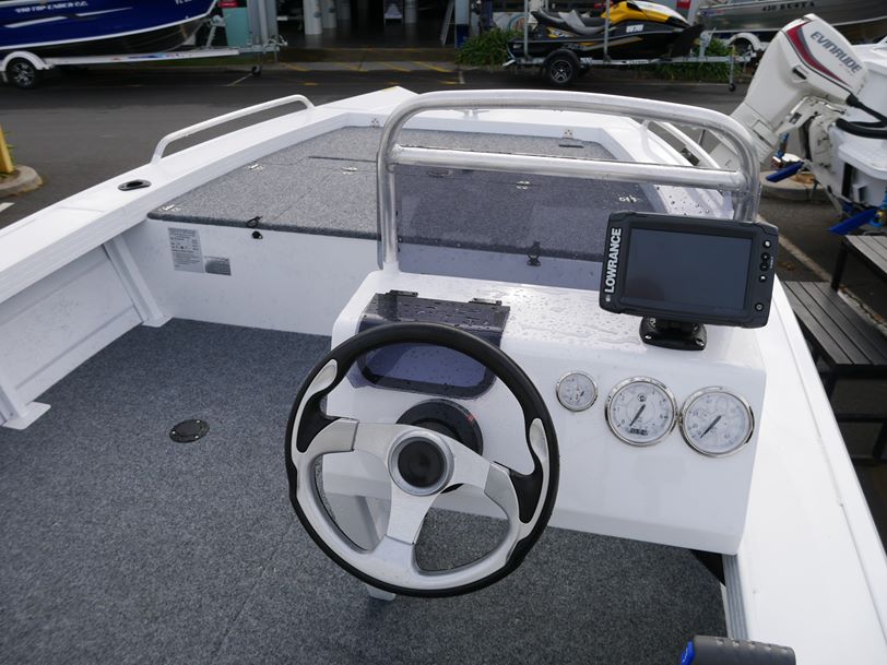 Quintrex 440 Explorer Trophy Side Console Quintrex 440 Explorer Trophy Side Console