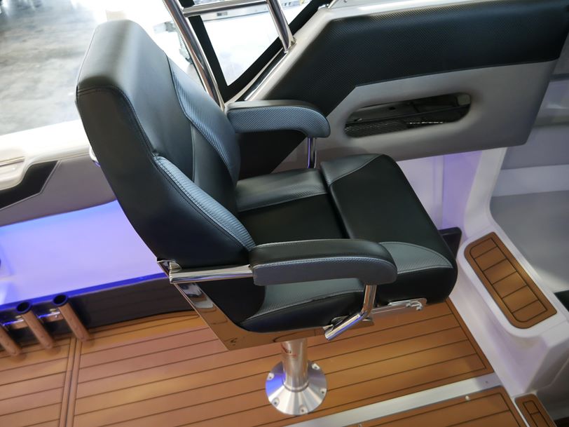 Revival 640 Offshore Hard Top Revival 640 Offshore Hard Top