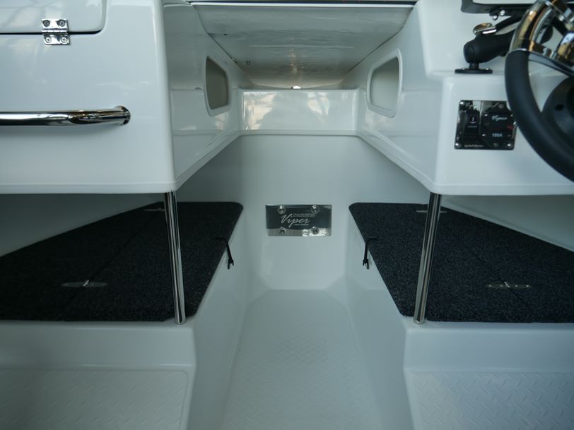 REVIVAL 520 OFFSHORE RUNABOUT REVIVAL 520 OFFSHORE RUNABOUT