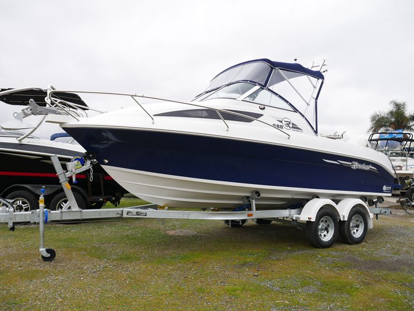 Revival 580 Fisherman - Cabin Boat Revival 580 Fisherman - Cabin Boat