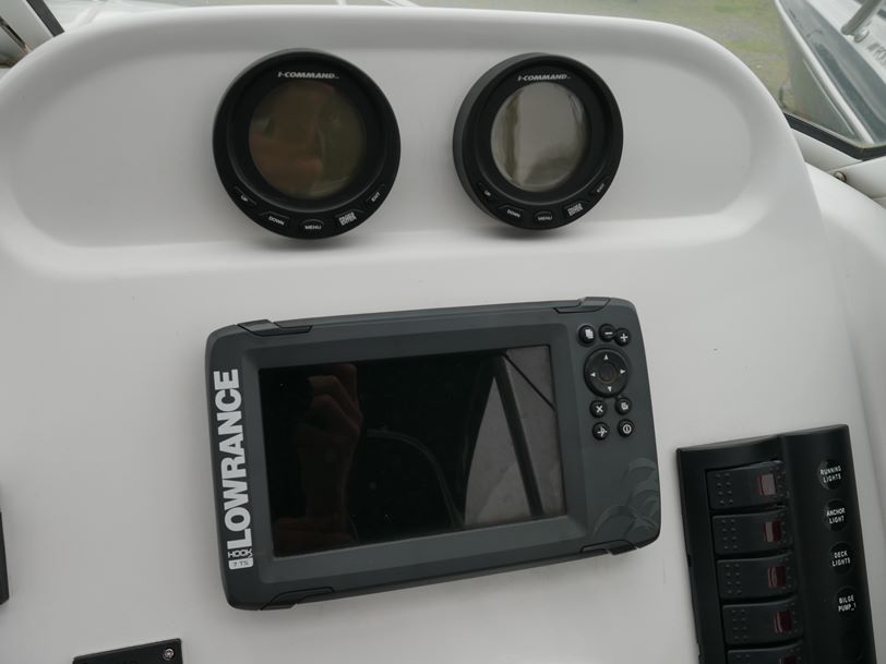 Revival 580 Fisherman - Cabin Boat Revival 580 Fisherman - Cabin Boat
