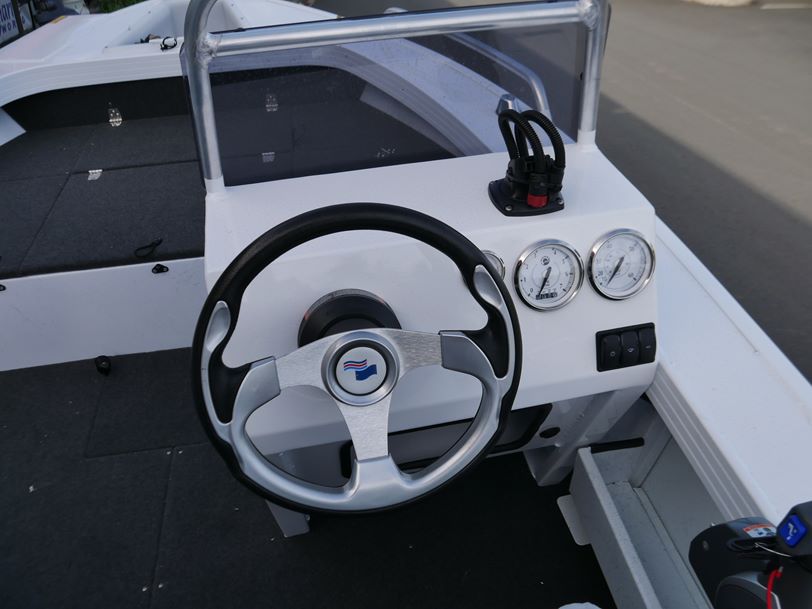 Quintrex 420 Renegade - Side Console Quintrex 420 Renegade - Side Console