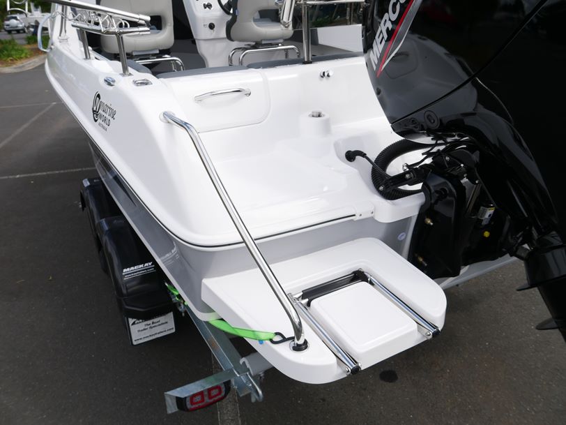 Revival 580 Offshore - Cabin Boat Revival 580 Offshore - Cabin Boat