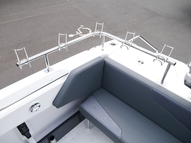 Revival 580 Offshore - Cabin Boat Revival 580 Offshore - Cabin Boat