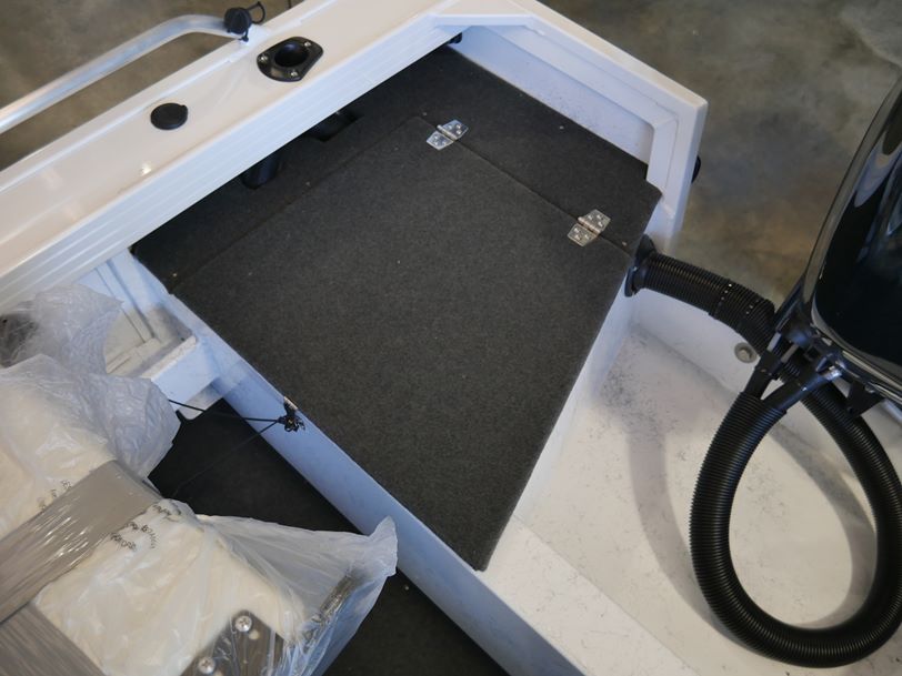 Quintrex 420 Renegade - Side Console Quintrex 420 Renegade - Side Console