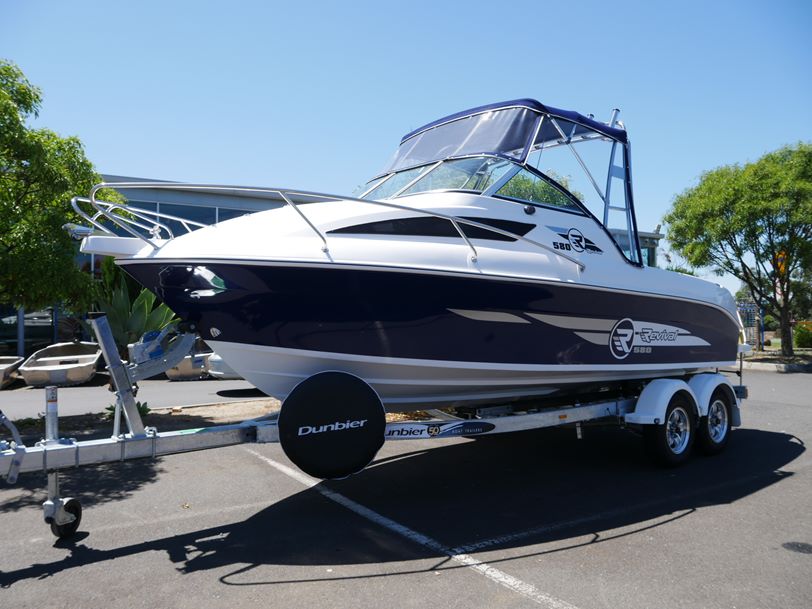 Revival 580 Offshore - Cabin Boat Revival 580 Offshore - Cabin Boat