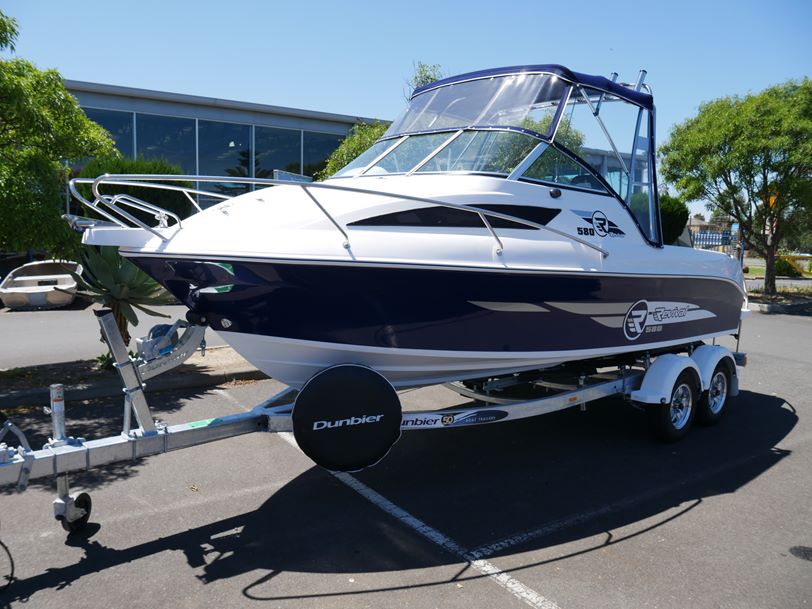 Revival 580 Offshore - Cabin Boat Revival 580 Offshore - Cabin Boat