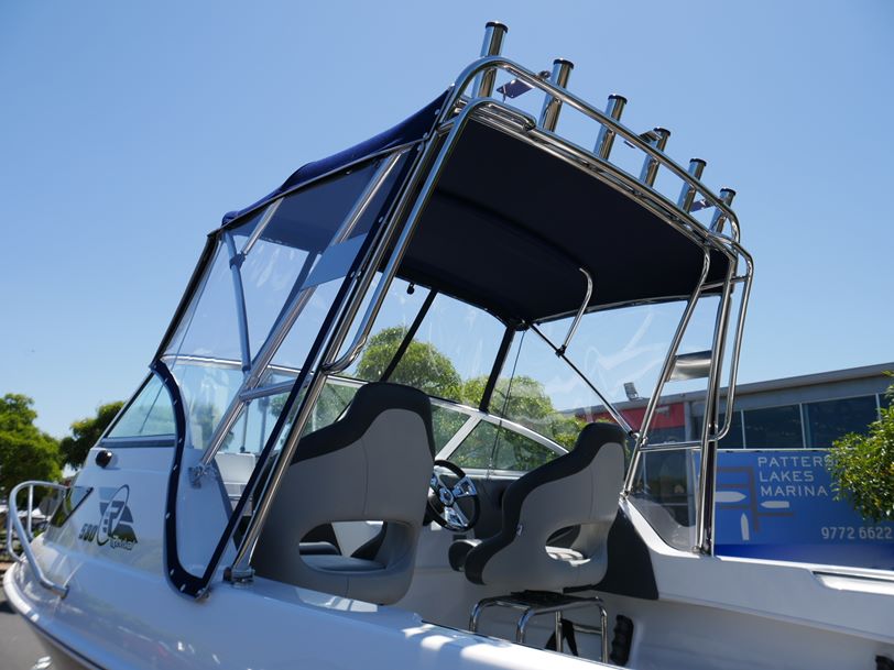 Revival 580 Offshore - Cabin Boat Revival 580 Offshore - Cabin Boat