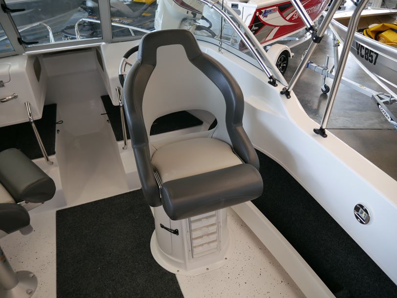 REVIVAL 520 SPORTZ RUNABOUT REVIVAL 520 SPORTZ RUNABOUT