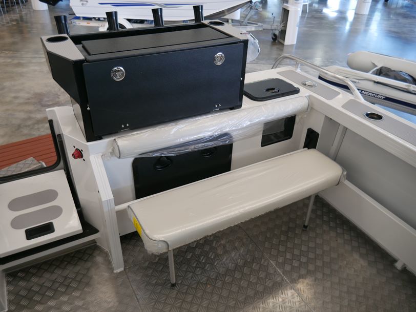 YELLOWFIN 7600 SOUTHERNER HARD TOP YELLOWFIN 7600 SOUTHERNER HARD TOP