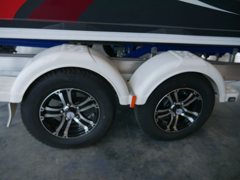 QUINTREX 590 FREESTYLER - BOW RIDER QUINTREX 590 FREESTYLER - BOW RIDER