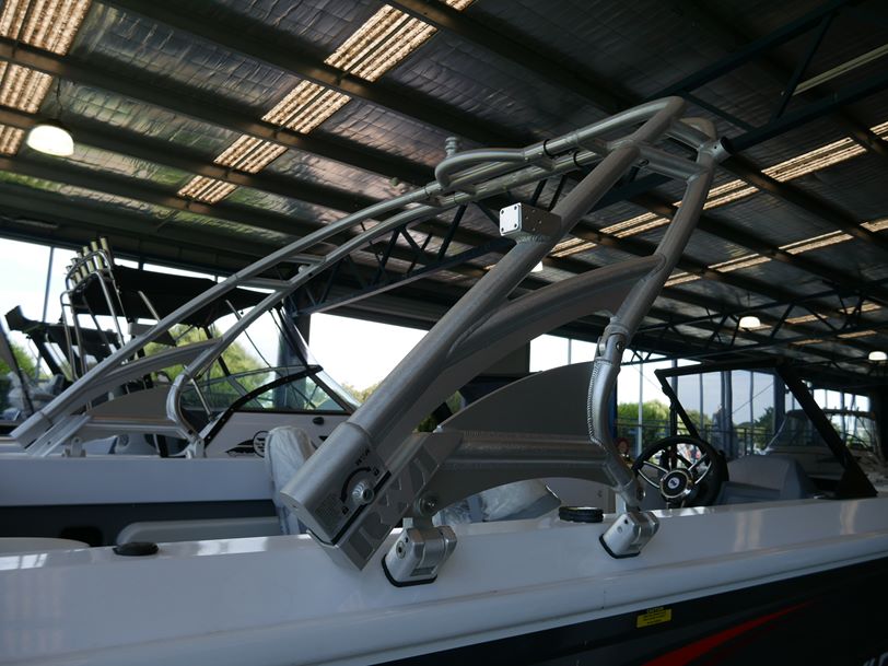 QUINTREX 590 FREESTYLER - BOW RIDER QUINTREX 590 FREESTYLER - BOW RIDER
