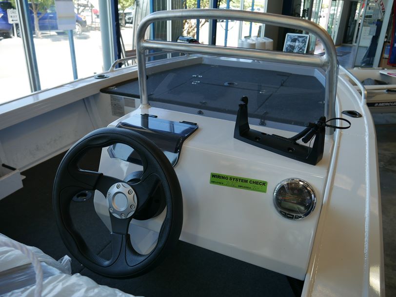 Quintrex 420 Explore Trophy - Side Console Quintrex 420 Explore Trophy - Side Console