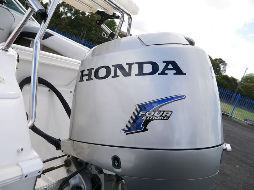 Haines Hunter V17 Legend Runabout Haines Hunter V17 Legend Runabout