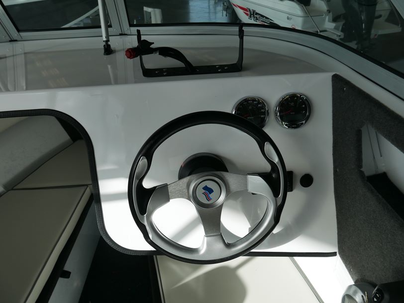 Quintrex 590 Sea Spirit - Cabin Boat Quintrex 590 Sea Spirit - Cabin Boat