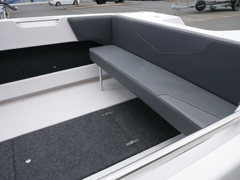REVIVAL 520 OFFSHORE RUNABOUT REVIVAL 520 OFFSHORE RUNABOUT