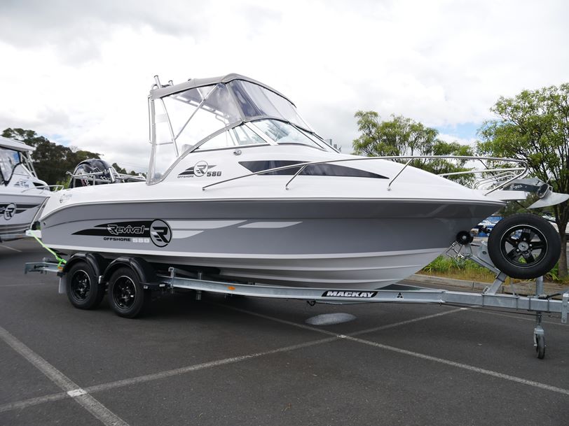 Revival 580 Offshore - Cabin Boat Revival 580 Offshore - Cabin Boat