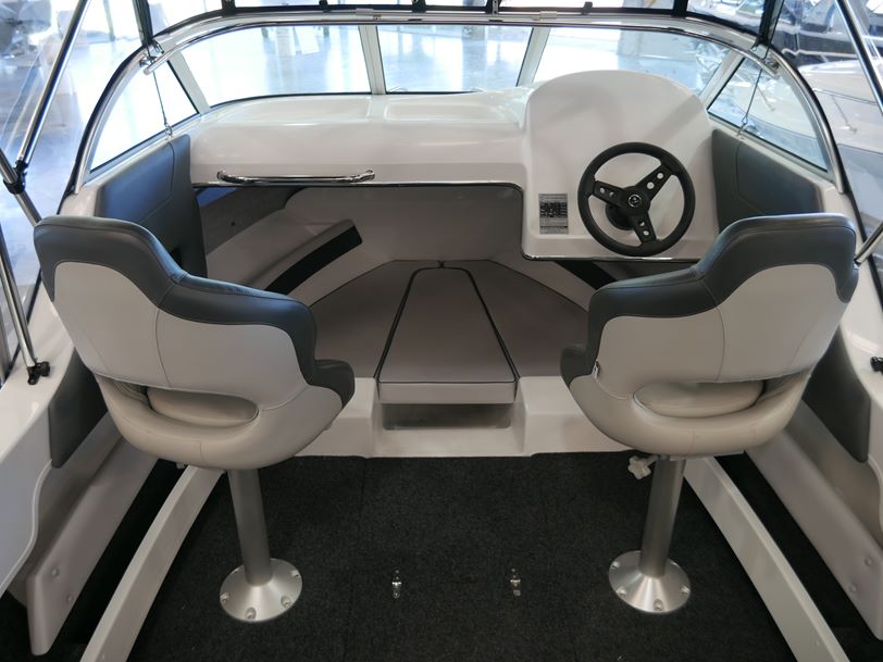 Revival 530 Offshore - Cabin Boat Revival 530 Offshore - Cabin Boat
