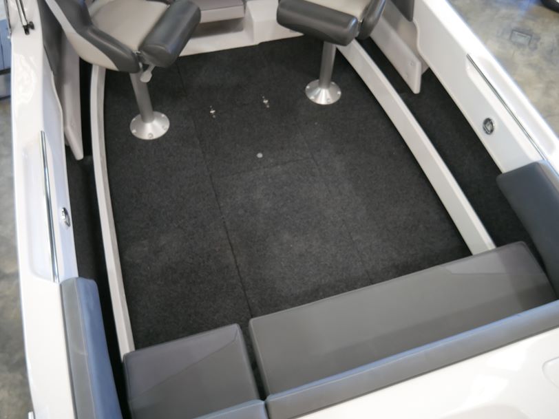 Revival 530 Offshore - Cabin Boat Revival 530 Offshore - Cabin Boat