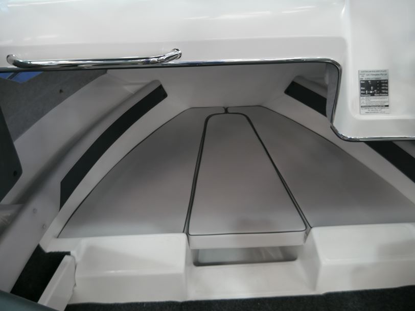 Revival 530 Offshore - Cabin Boat Revival 530 Offshore - Cabin Boat