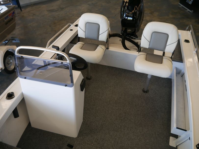 Quintrex 420 Renegade - Side Console Quintrex 420 Renegade - Side Console