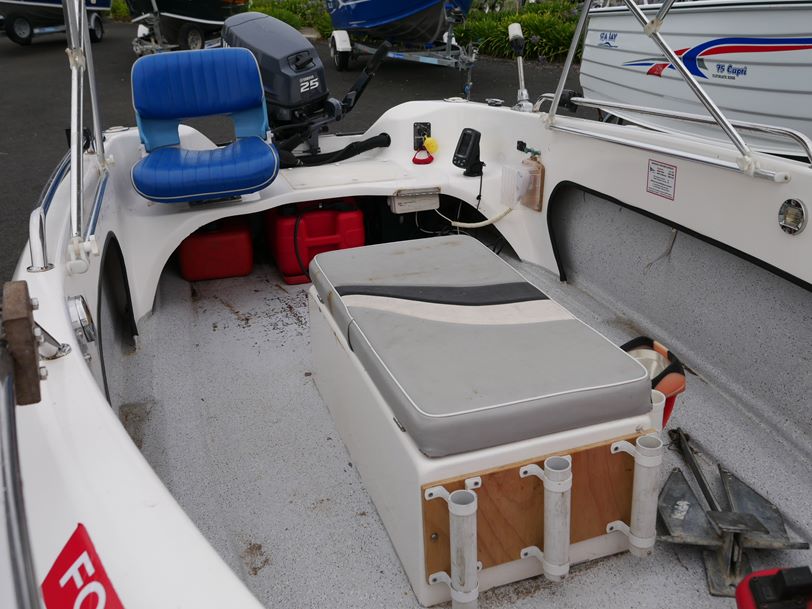 Stawker 400 Open Boat Package - 2004 Model Stawker 400 Open Boat Package - 2004 Model