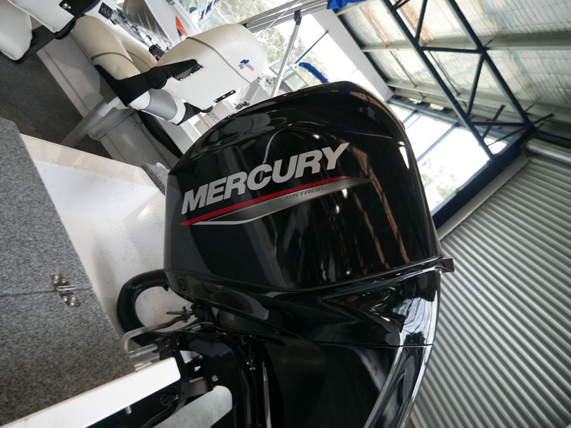 Quintrex 440 Explorer Trophy Side Console Quintrex 440 Explorer Trophy Side Console