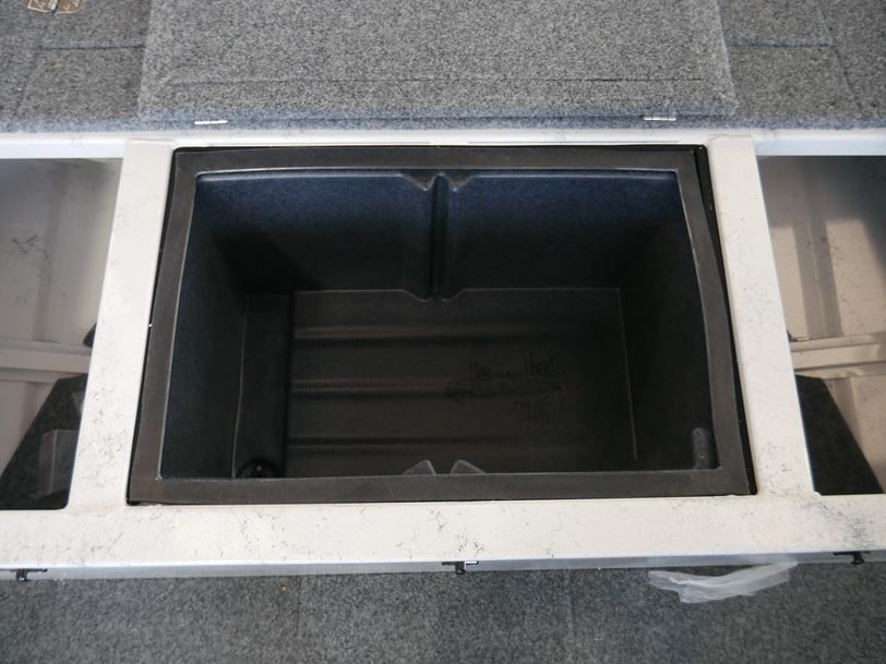 Quintrex 440 Explorer Trophy Side Console Quintrex 440 Explorer Trophy Side Console