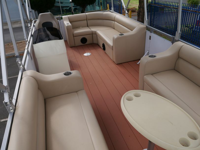 GR Platinum Series 1900 - Pontoon Boat GR Platinum Series 1900 - Pontoon Boat