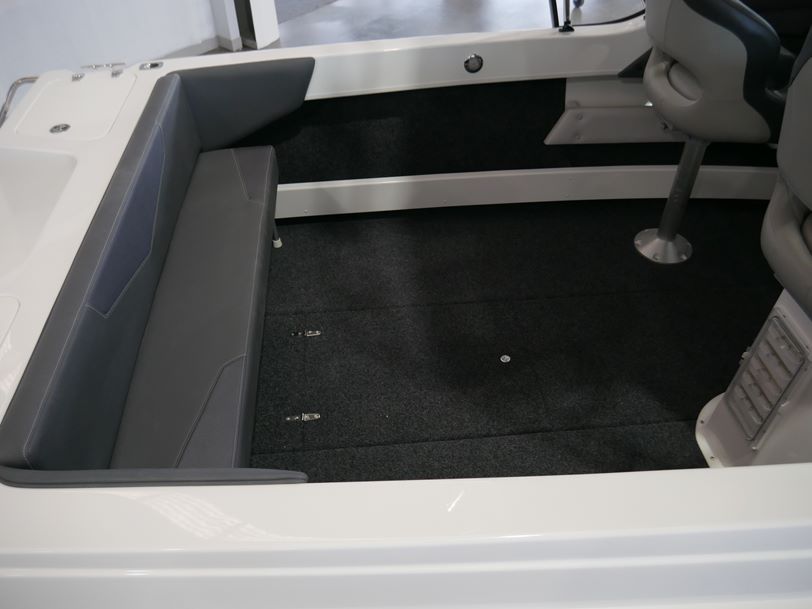 Revival 525 Offshore - Cuddy Cabin Revival 525 Offshore - Cuddy Cabin