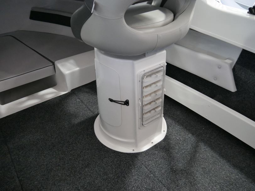 Revival 525 Offshore - Cuddy Cabin Revival 525 Offshore - Cuddy Cabin