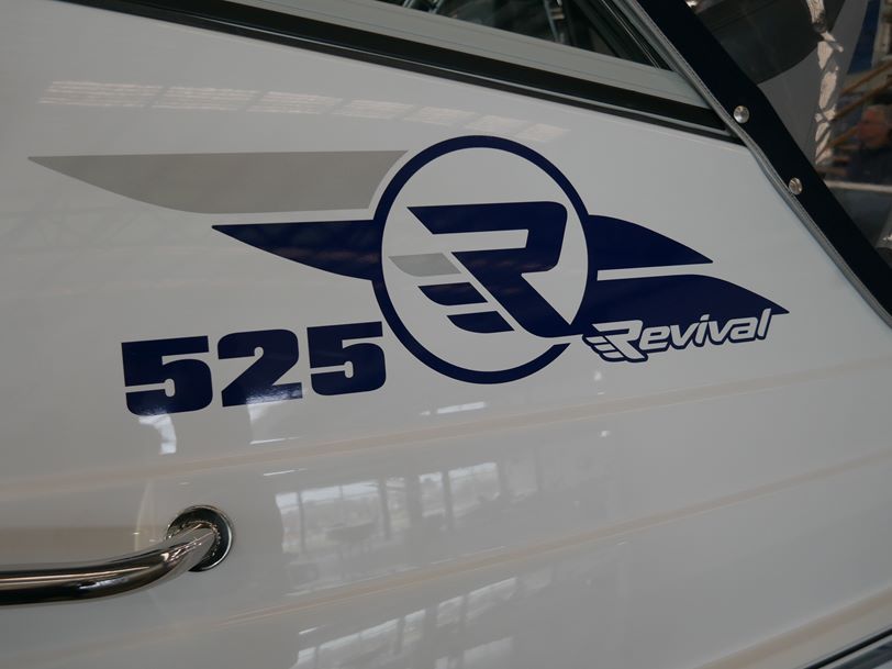 Revival 525 Sports - Cuddy Cabin Revival 525 Sports - Cuddy Cabin
