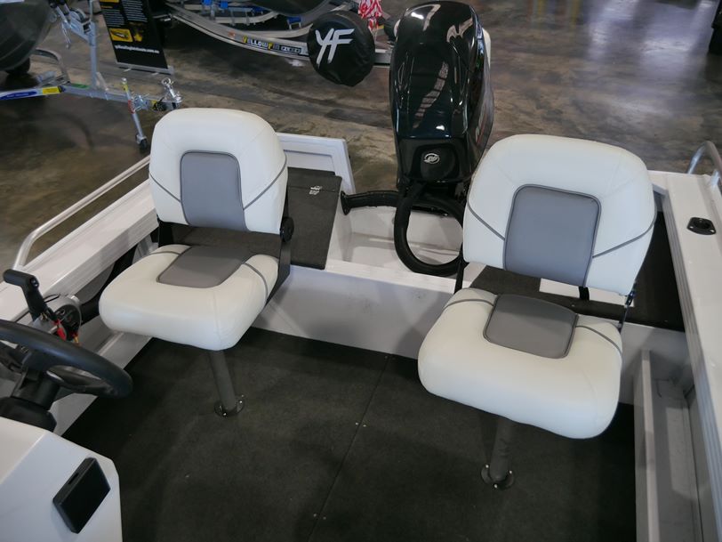Quintrex 420 Renegade - Side Console Quintrex 420 Renegade - Side Console
