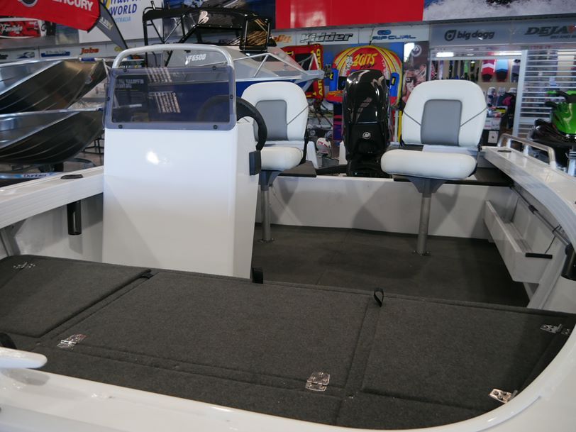 Quintrex 420 Renegade - Side Console Quintrex 420 Renegade - Side Console