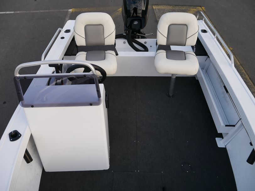 Quintrex 420 Renegade - Side Console Quintrex 420 Renegade - Side Console