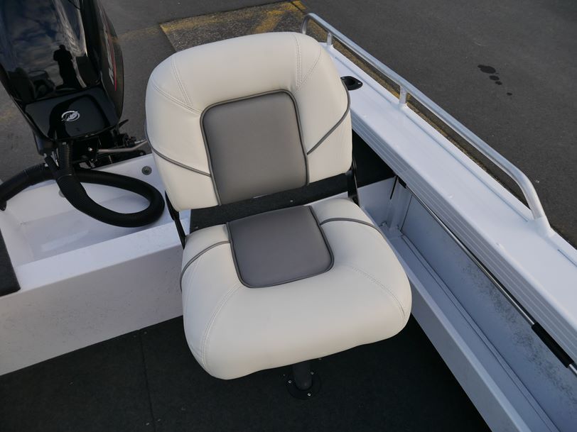 Quintrex 420 Renegade - Side Console Quintrex 420 Renegade - Side Console