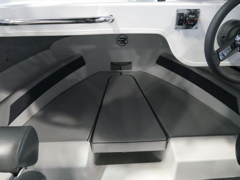 REVIVAL 520 OFFSHORE RUNABOUT REVIVAL 520 OFFSHORE RUNABOUT