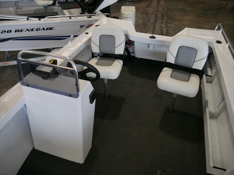 Quintrex 490 Renegade Side Console Quintrex 490 Renegade Side Console